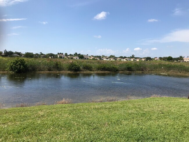 Foto del edificio - Pretty, remodeled 2/2 in gated community