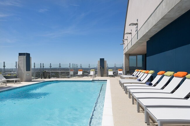 Foto del edificio - Keep Austin Weird in this Cozy 3BR Hideaway