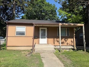 Building Photo - 102 S Maple Ave