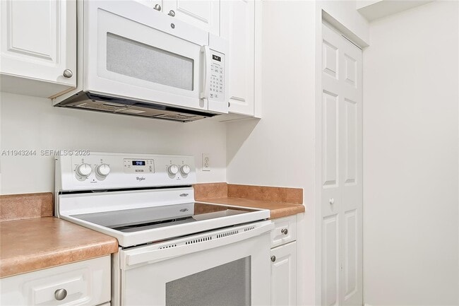 Building Photo - 17150 N Bay Rd