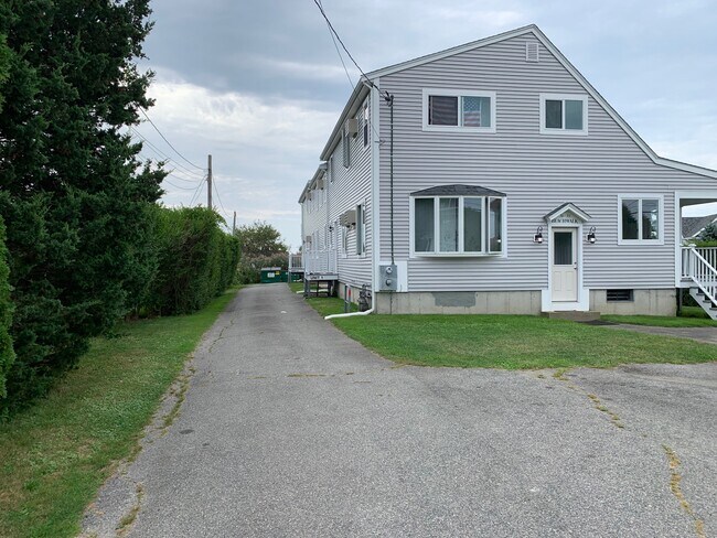 Building Photo - 31 Briarwood Ave