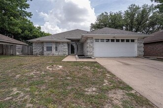 Building Photo - 733 Windridge Ln