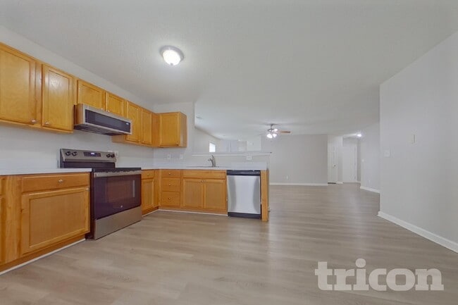 Building Photo - 404 Castle Ridge Dr