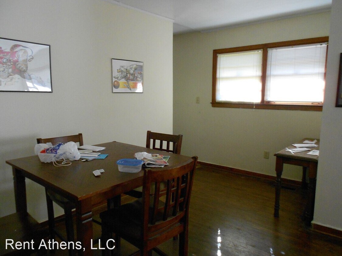 Building Photo - 3 br, 1 bath House - 559 Woodland Hills