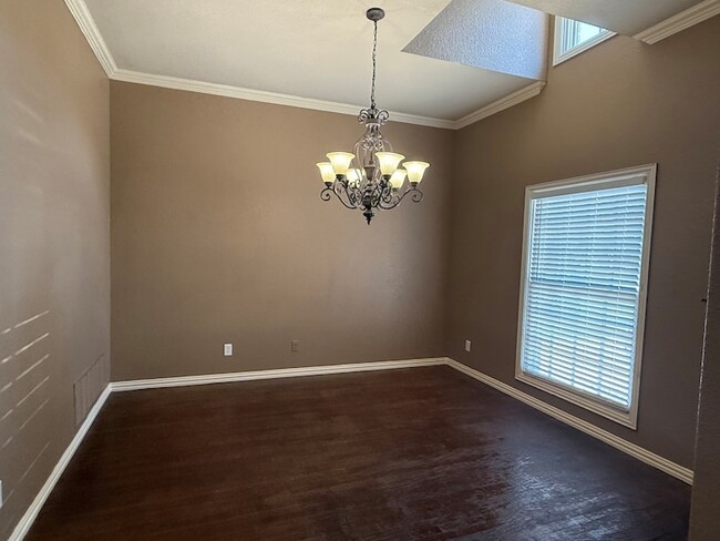 Building Photo - 2207 Canterbury Dr