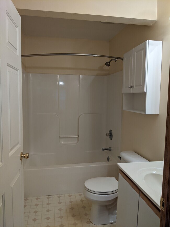 Bath - 3826 Creek Hill Dr