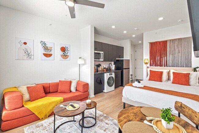 Building Photo - 596 W 9th St