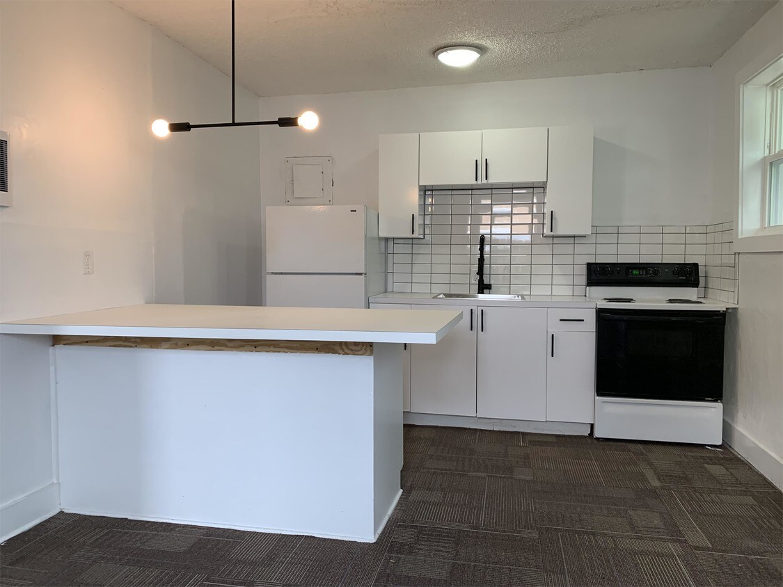 Foto principal - 821 2nd St N