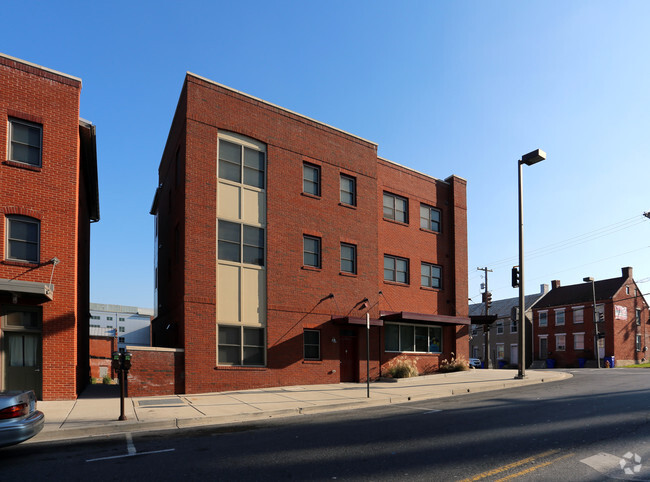 Edificio E. South St - North Market - South Carroll Apartments