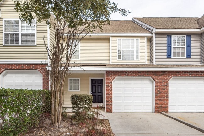 Building Photo - 2 Bedroom 2.5 Bath Townhouse in Beresford ...
