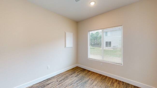 Foto del edificio - 1119 N Broadview Ln