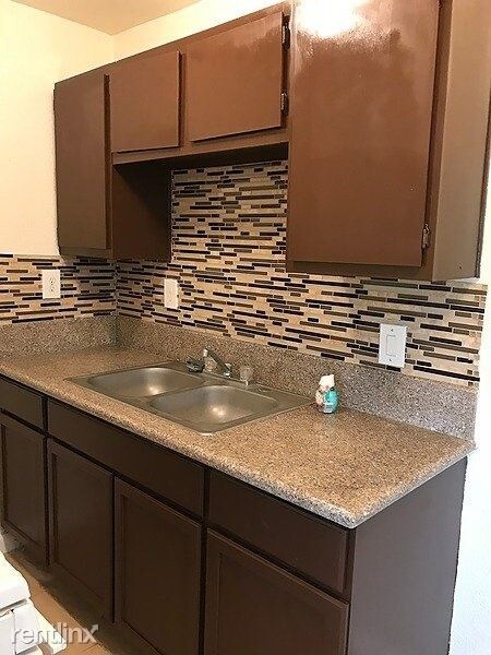 Building Photo - 1 br, 1 bath Apartment - 3721 Balsam Street