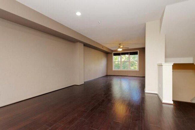 Foto del edificio - 3 bedroom in Oakland CA 94601