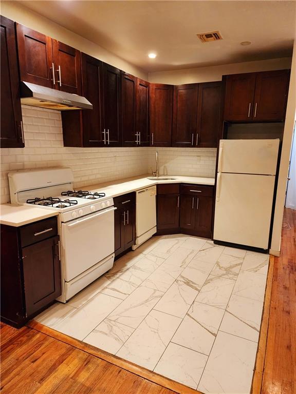Foto del edificio - 834 Flatbush Ave
