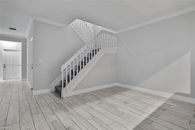 Building Photo - 3 br, 2.5 bath House - Rock Creek