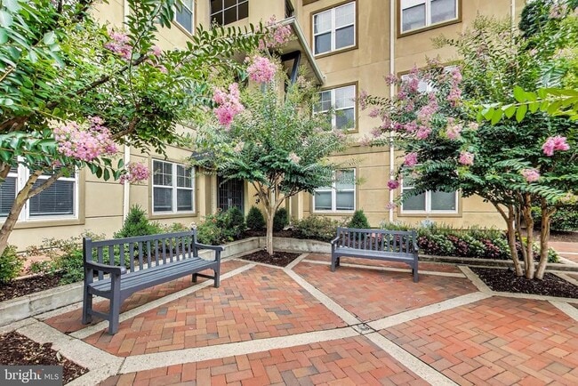 Foto del edificio - 11750 Old Georgetown Rd