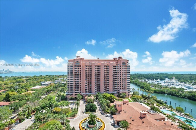 Building Photo - 60 Edgewater Dr