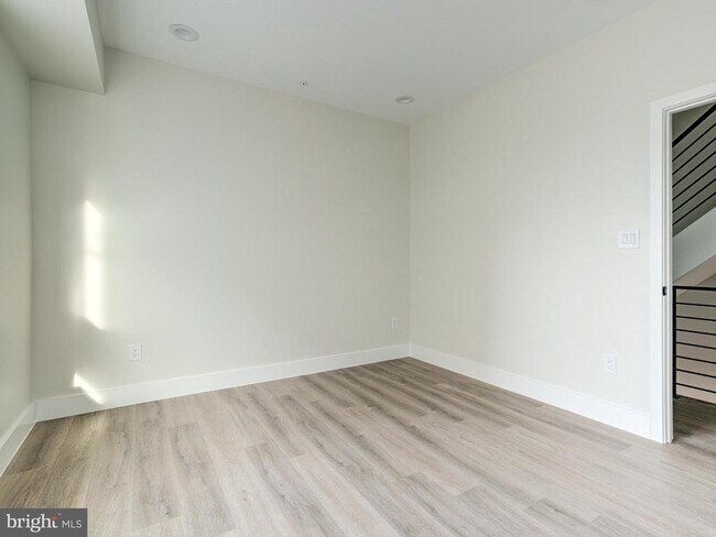 Foto del edificio - 632 Moyer St