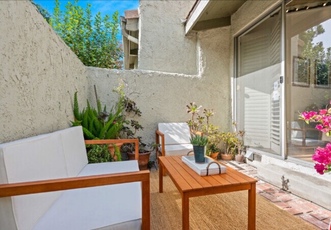 Foto del edificio - 11862 Moorpark St