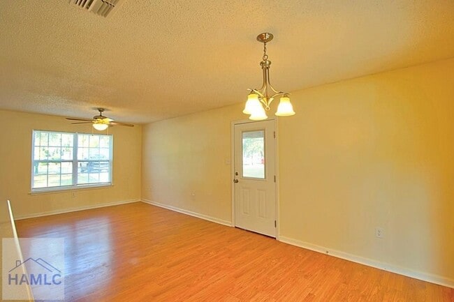 Building Photo - 1080 Ricade Dr