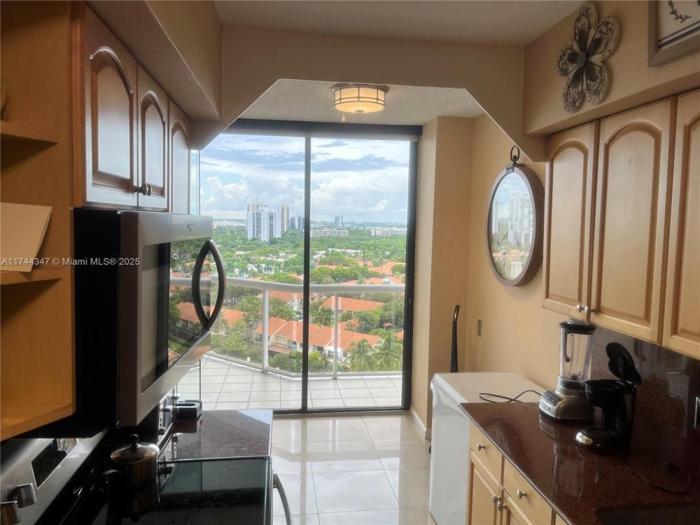 Foto principal - 2 bedroom in Aventura FL 33180