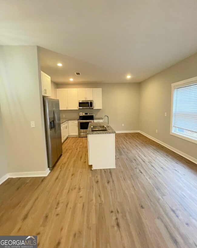 Building Photo - 156 Crest Pointe S