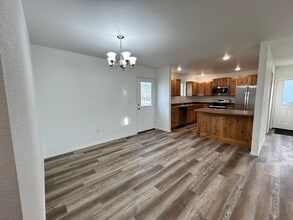 Building Photo - 595 Creek Hollow Way