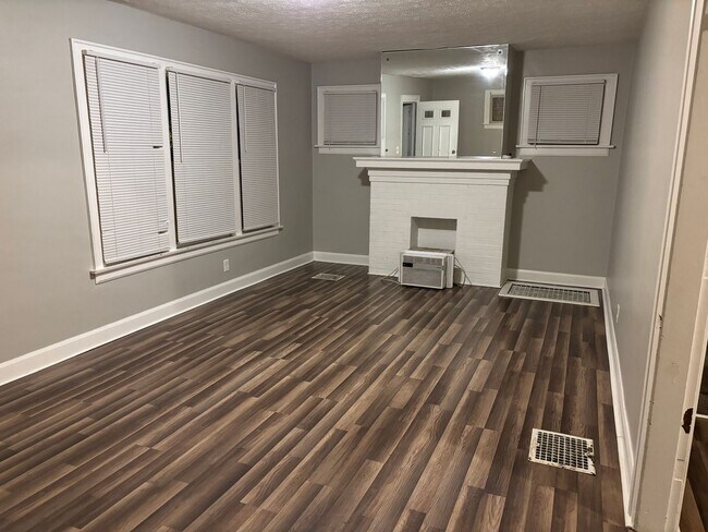 Building Photo - 48 N Roys Ave