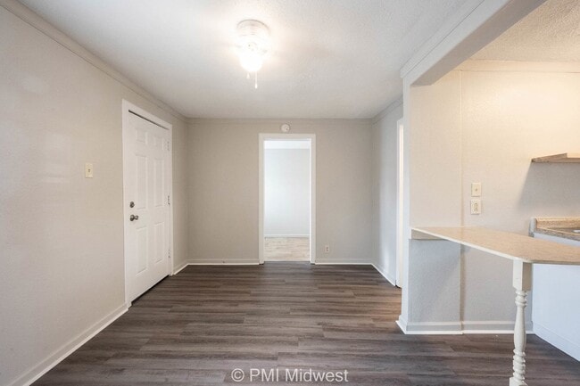 Building Photo - "Cozy 1-Bedroom Retreat: Perfectly Located Gem in Greenfield, IN!"