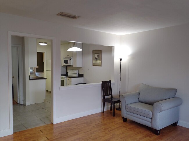 Foto del edificio - 755 Burcale Rd