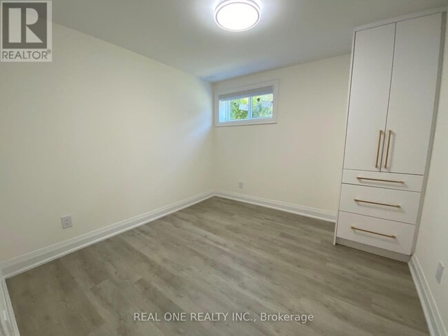 Building Photo - 3366 Strabane Dr