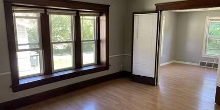 Building Photo - 549 Brown St