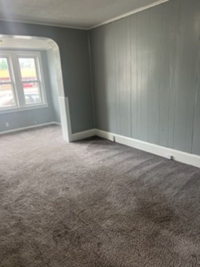 Foto del edificio - Newly Renovated 2 Br 1 Ba Sunroom, Basemen...