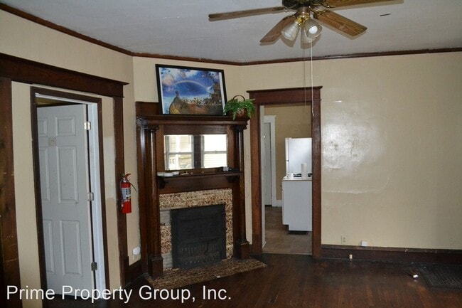 Building Photo - 6 br, 2 bath House - 709 W Illinois