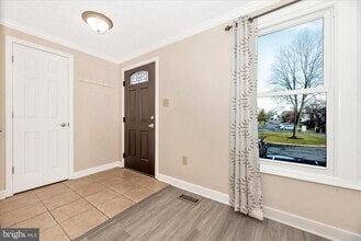 Building Photo - 7167 Glenmeadow Ct