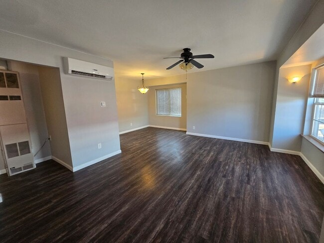 Building Photo - Newly Renovated Home