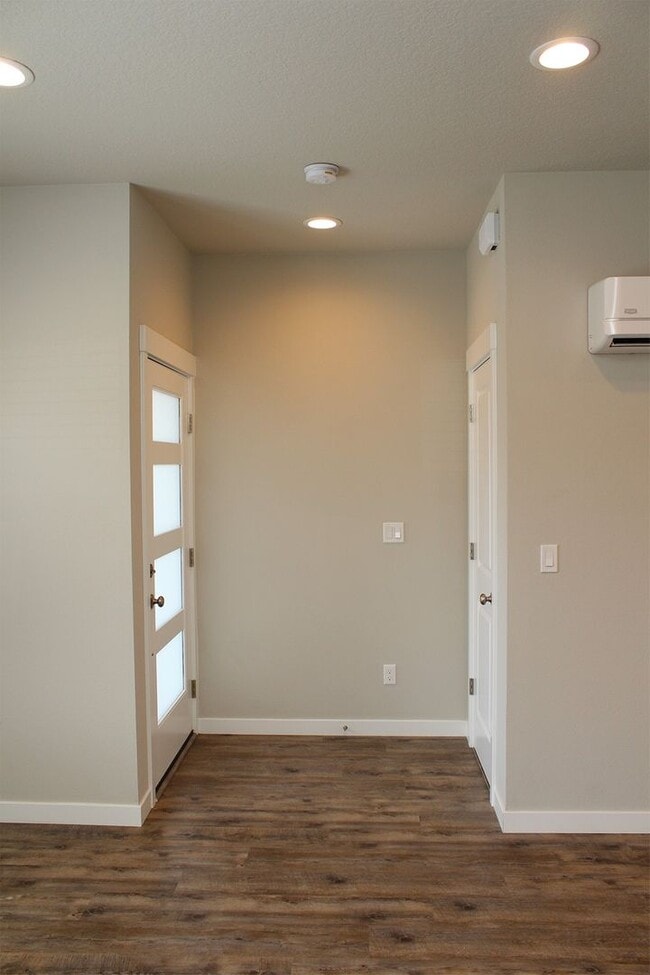 Building Photo - Modern Construction 3 Bedroom Townhome at ...