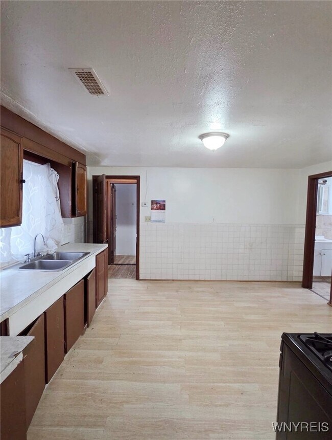 Foto del edificio - 64 Sweet Ave