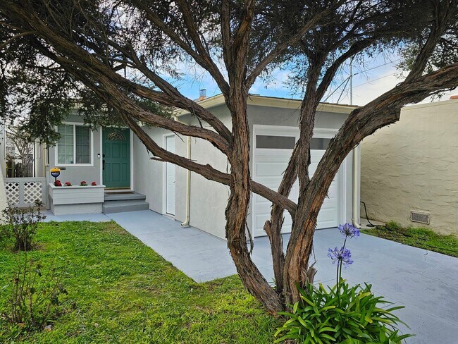 Foto del edificio - Charming Home In NE Richmond!