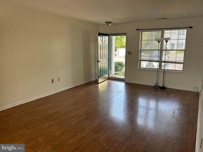 Building Photo - 1619 Rosewood Ct