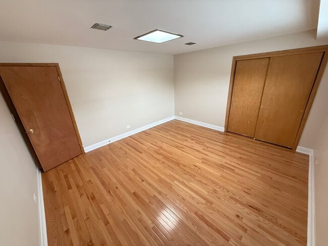 Building Photo - 6304 N Cicero Ave