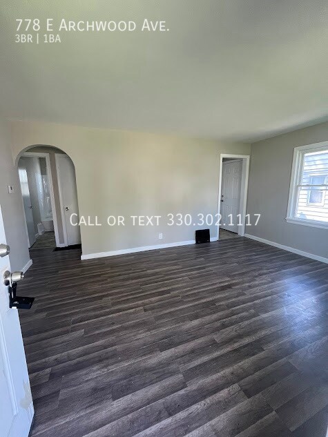 Building Photo - 778 E Archwood Ave