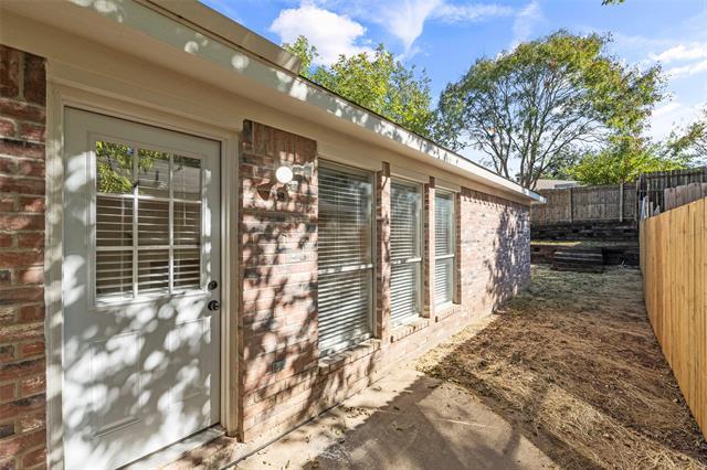 Building Photo - 6400 Fern Meadow Dr