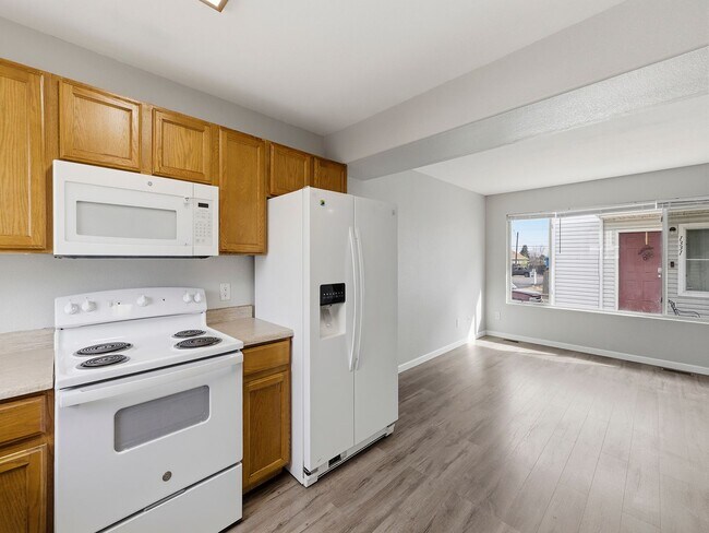 Foto del edificio - Spacious Townhome with Functional Layout