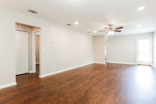 Foto del edificio - 8218 Highfield Ave