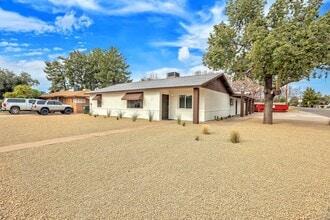 Building Photo - 922 E Orange Dr