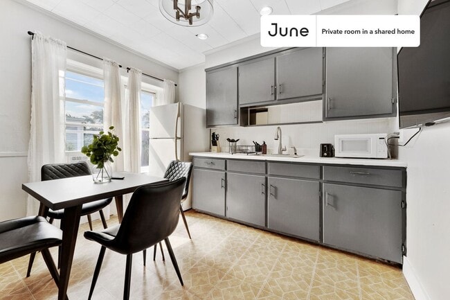 Building Photo - Room in Shared 4 bed/2 bath home