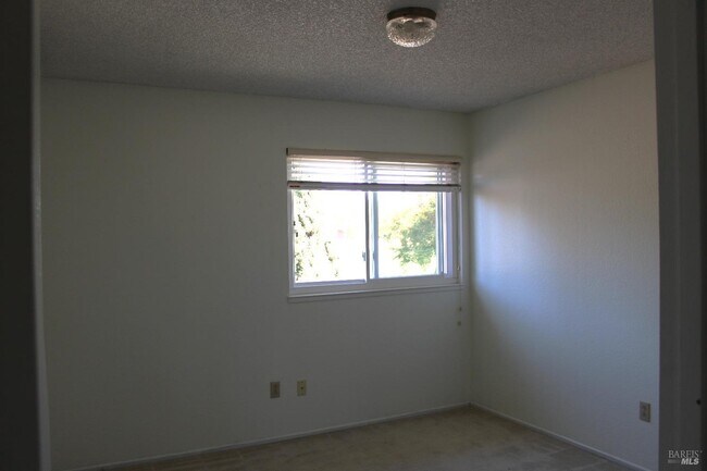 Building Photo - 1832 Village E Dr