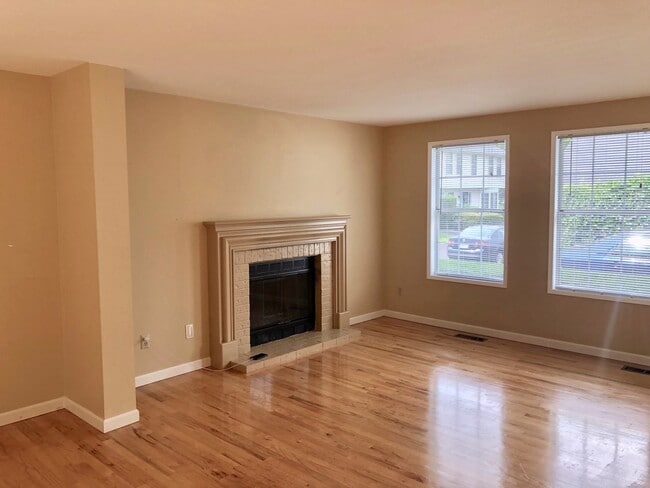 Building Photo - Kirkland Townhome