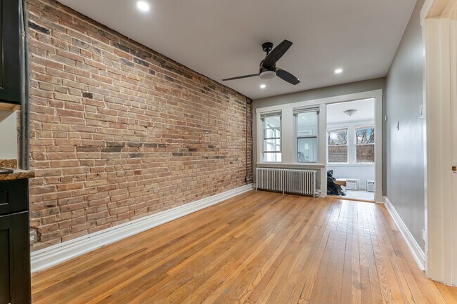 Foto del edificio - 3908 W Montrose Ave